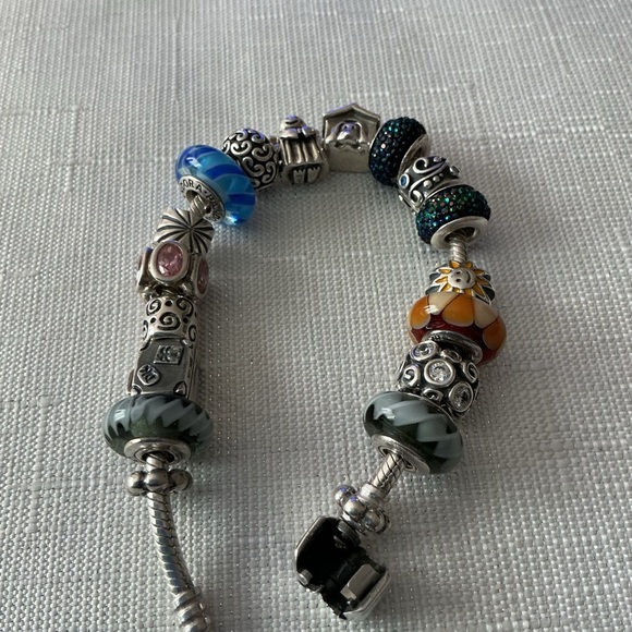 Pandora - Picture 1 of 4